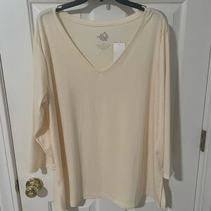 3x cream nwt 3/4 sleeve v top